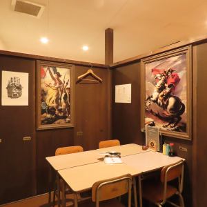 <Classroom> A nostalgic classroom in a variety of ways! You will be a member of class 6-4! Have a great time with your classmates, enjoying drinks and food♪ Maximum of 40 people