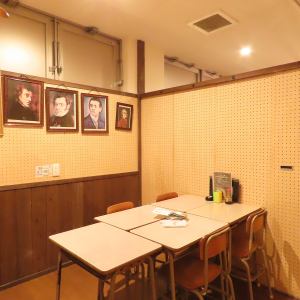 <Music Room> There are portraits of musicians hanging on the walls, and there is also a nostalgic organ.If you're confident in your skills, come and play! Up to 6 people