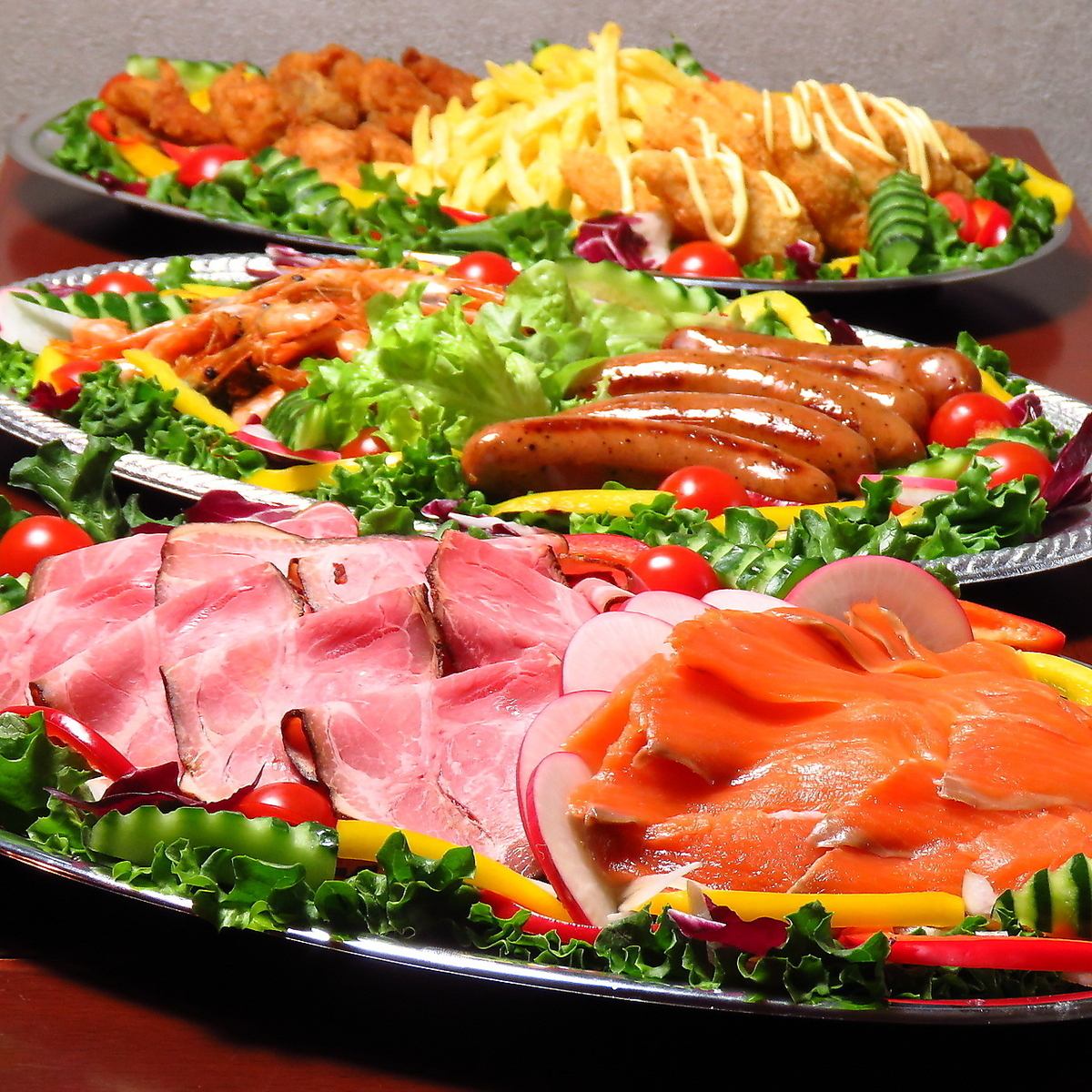 We offer multiple private buffet-style courses.