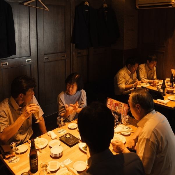 掘りごたつでゆったり寛げる個室ございます♪各種宴会など最大25名様までOK！絶品鉄板焼きや餃子をお愉しみください！