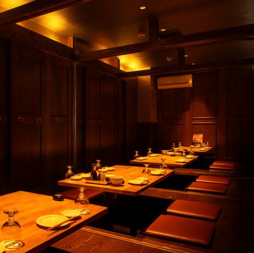 设有下沉式被炉座位的私人房间，最多可容纳 25 人