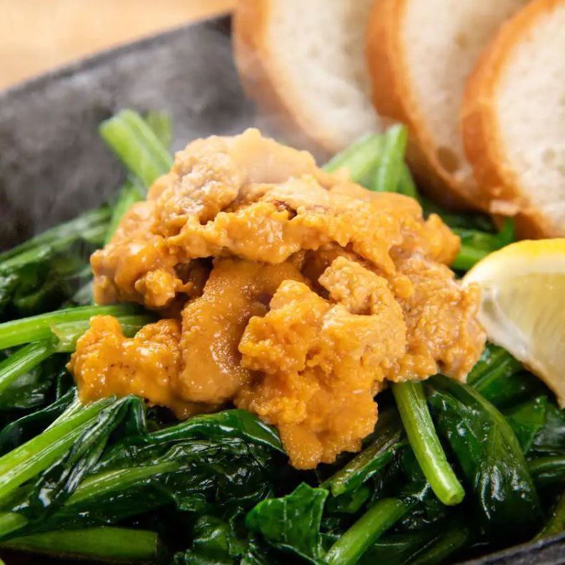 我們也提供廣島特色菜，例如鐵板燒海膽！