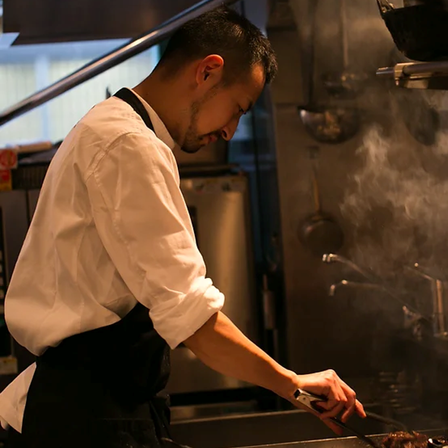 Enjoy the cuisine of a chef who has served as head chef at famous restaurants across the country.