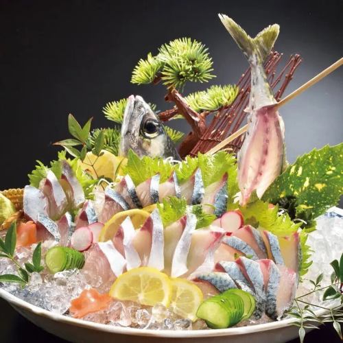 生簀からすくい職人が捌く豊後サバ