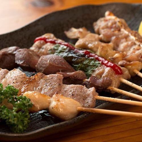 A wide variety of izakaya menus including skewers and special dishes, as well as a variety of local menus such as Kaga lotus root.