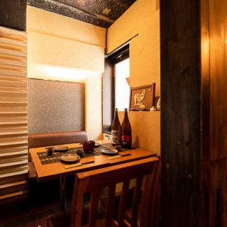 フロアや隣の個室を壁と扉で仕切られた完全個室は、居心地の良い空間を演出。女子会や合コン、デートにも最適です。(新橋/個室/居酒屋/喫煙/飲み放題/3時間/宴会/歓送迎会/日本酒/地鶏/デート/記念日/鍋)