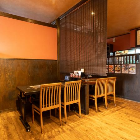 4名様用のテーブル席が10台ご用意しております。