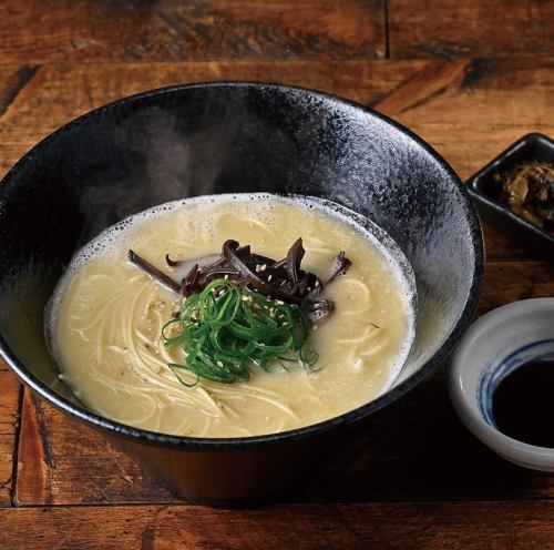 名物濃厚九州ラーメン～豚骨と鶏白湯のWスープ～