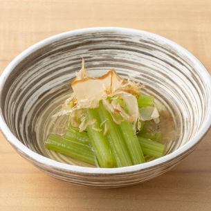 Butterbur marinated in dashi stock
