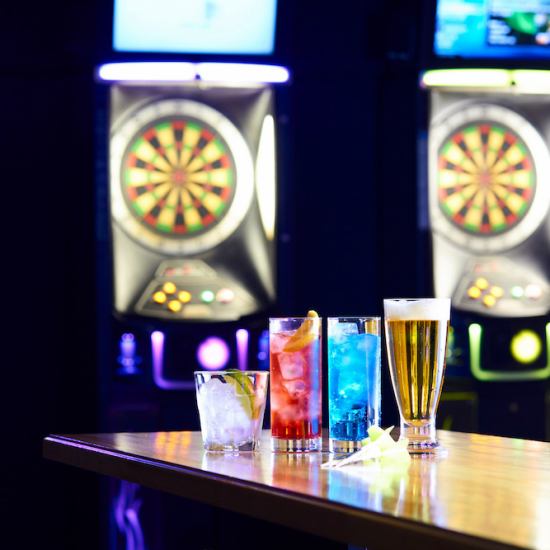 ダーツやシミュレーションゴルフを楽しめるBAR