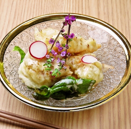 日式蛋黄酱搭配肥美的虾