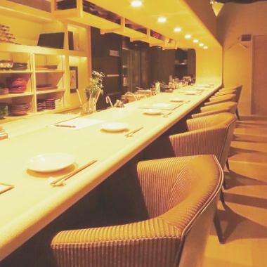 Equipped with counter seats that even one person can enjoy! Recommended for dates, anniversaries, etc.! You can enjoy the food prepared by the chef right in front of you!