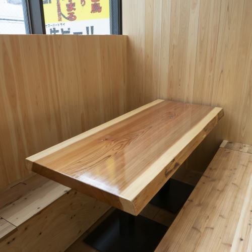◆5～6名様席◆仲間内での飲み会や合コン、各種ご宴会にぴったりのテーブル席！明るくゆったりとしたお席で和気あいあいと宴会をお楽しみいただけます！様々なシーンでご利用頂けますので是非お気軽にお越しくださいませ。