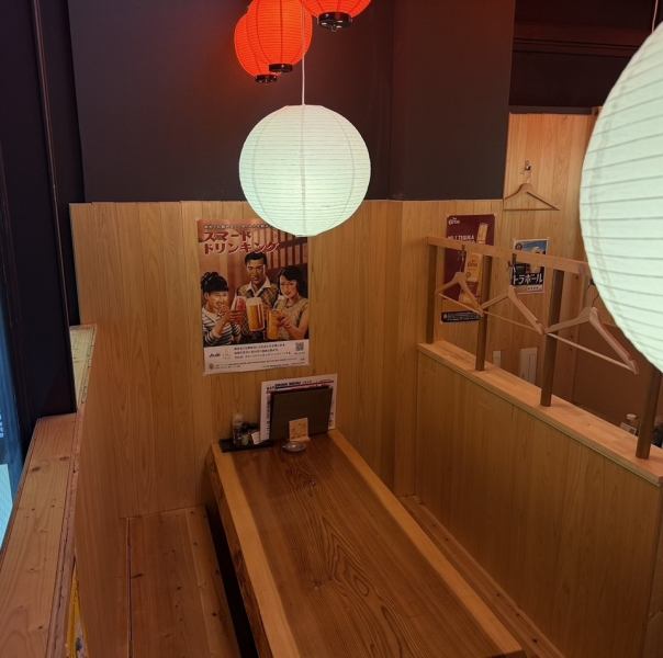 ≪半個室席あり≫4名様までご利用可能な半個室席をご用意しております。美味しいお料理やドリンクを堪能しつつ、じっくりと会話できるプライベート空間♪気の合う仲間や大切な人との楽しいひとときをお過ごしください。