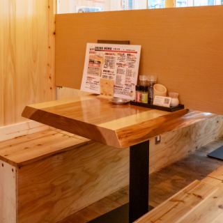 ◆2名様席◆カップルやご友人とゆっくり気軽に♪仕切りがあるので2名様でも隣を気にせずお過ごしいただけます。