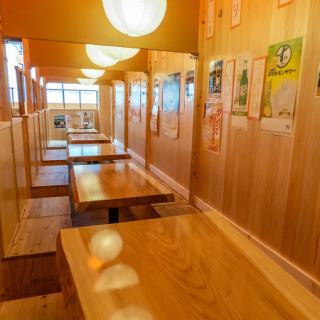 ◆17～20名様席◆グループでの飲み会や歓迎会などの各種ご宴会におすすめのテーブル席！可動式で結合できるテーブル席で幅広いシチュエーションに対応いたします◎温かみのある明るい店内でわいわいお楽しみいただけます！