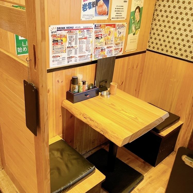 ２名で楽しめる◎カウンターや2名用半個室席も有☆