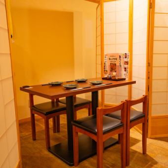 少人数様でも大人数様でもお席多数ございます♪最大72名様まで対応可能です!各テーブル充電用電源コンセント充実 ※電源ケーブルがあればご利用いただけます。