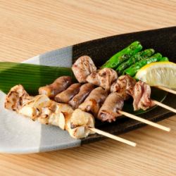 4种烤鸡肉串拼盘