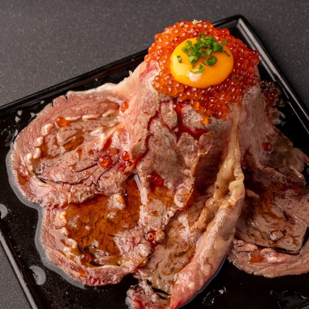 インスタ映えメニュー多数♪とろけるお肉が口の中に広がります！