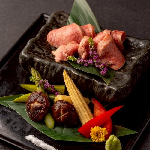 厚切り牛タンステーキ