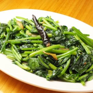 Stir-fried spinach with garlic