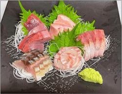 Assortment of 5 kinds of sashimi