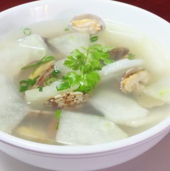 Wax gourd clam soup
