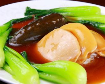 Abalone and sea cucumber boiled in oyster sauce