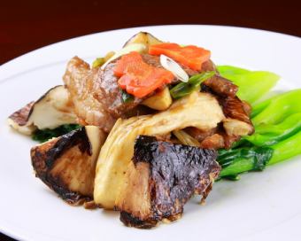 Stir-fried special matsutake mushrooms and beef with oyster sauce / stewed beef ribs