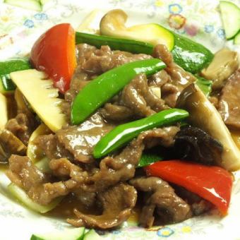Stir-fried beef with black beans / stir-fried seasonal vegetables and beef / stir-fried peppers and shredded beef