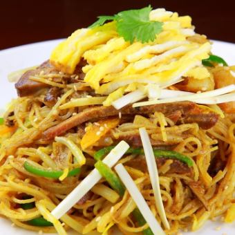 Singapore-style rice noodles / Tianjin noodles / Gomoku soba noodles (with eggs) / Stir-fried beef kishimen / Sichuan-style dandan noodles