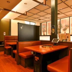 2F　5名掛けテーブル×１