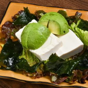豆腐とアボカドのサラダ
