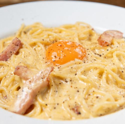 ☆マスターこだわりの自家製メニュー☆ダブル卵のカルボナーラ