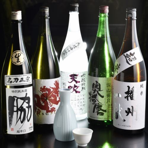 Enjoy delicious sake from all over the country...