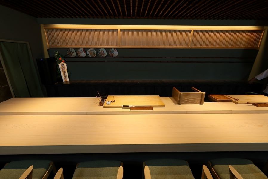 [A 7-minute walk from Himeji Station] We want you to enjoy the luxurious atmosphere and food at a reasonable price at "Shigekizuna" in Nishinikaimachi.A hideaway space filled with the thoughts of the owner.The counter seats where you can enjoy the craftsmanship are available for one person or more.