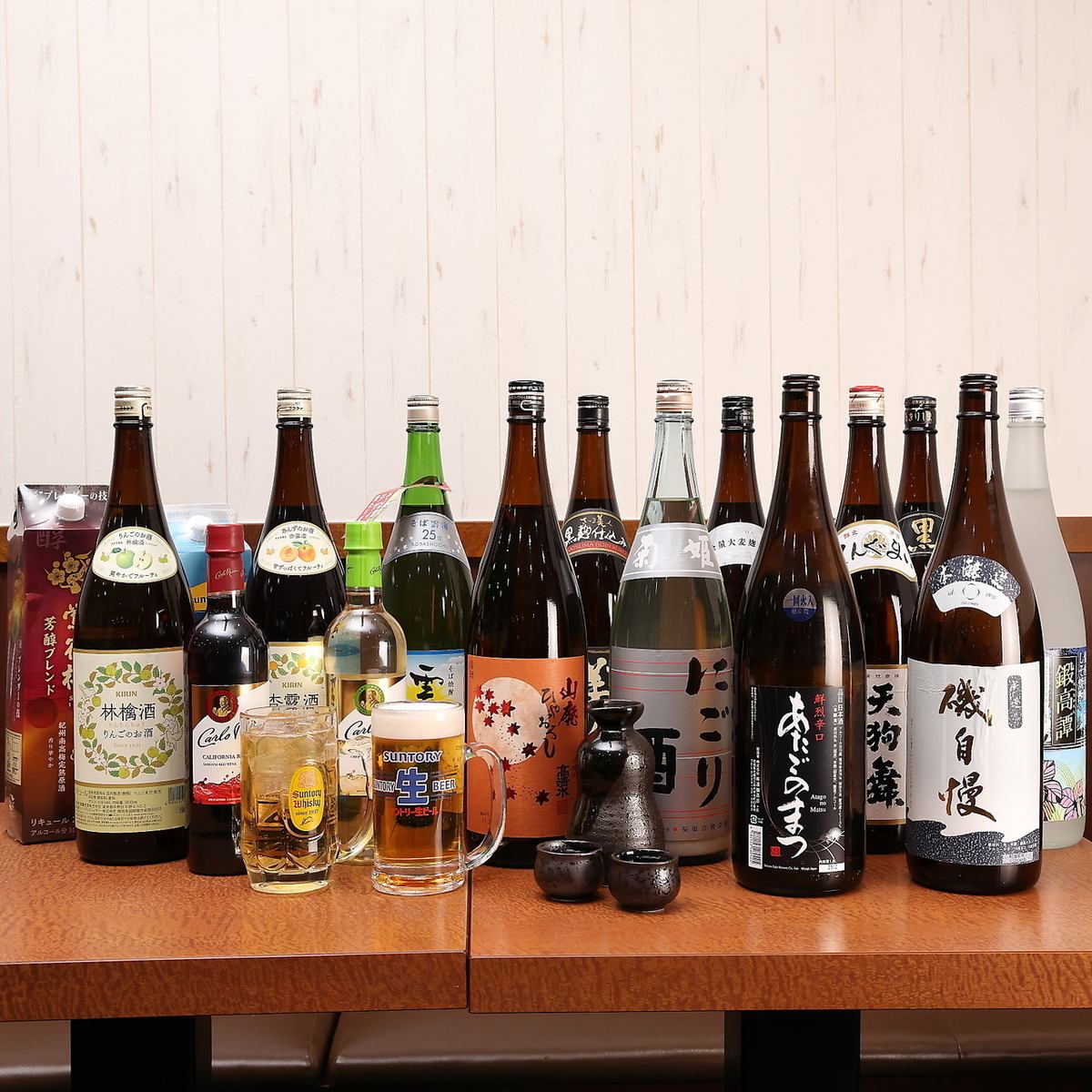 全ドリンクが飲み放題。店主こだわりの地酒は30種以上を用意!