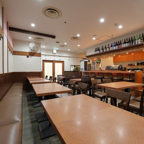 <p>少人数~で気軽に使える使い勝手のよい空間。明るく気取らないカジュアルな雰囲気に、盛り上がる宴会を演出!こだわりの料理とともに、いつもの飲み会をチョッピリ華やかに彩ります。安心してご来店ください!</p>