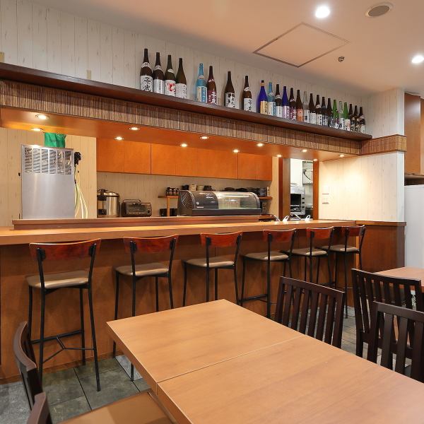 カウンター席もご用意ありますので、お一人様でもお気軽にご利用できます♪ランチでもサク飲みでもお気軽にご利用ください♪