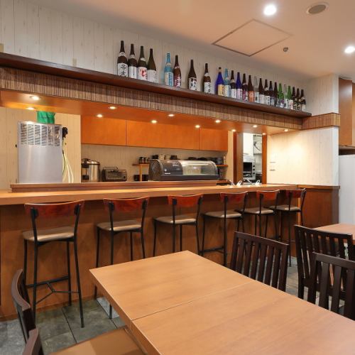 <p>カウンター席もご用意ありますので、お一人様でもお気軽にご利用できます♪ランチでもサク飲みでもお気軽にご利用ください♪</p>