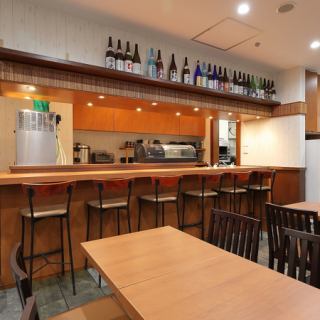 お仕事帰りにサクッとご利用のお客様はカウンター席もございます！おひとりさまも大歓迎★