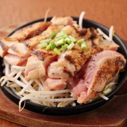 鶏モモ肉の黒胡椒鉄板焼 1枚/ハーフ