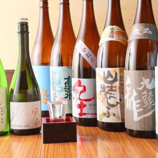 全ドリンクが飲み放題。店主こだわりの地酒は30種以上を用意！