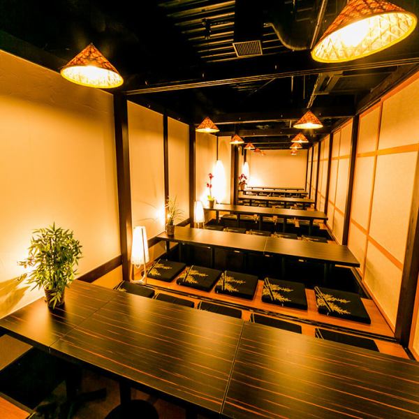 和の趣き漂う店内は安心・安全の全席完全個室。洗練された大人の為のプライベート個室空間となっております。人数様に合わせてご利用頂けるゆったり寛ぎの広々とした個室席は大宮での歓迎会や送別会、同窓会など各種宴会に最適な空間となっております。全国の隠れた美味をお楽しみ頂ける、和食料理を多数ご用意しております
