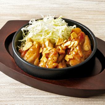 ガーリックチキンの鉄板焼き/牛すじのデミソースチーズ焼き