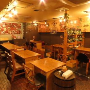 Table seats where you can sit comfortably.You can relax and enjoy your food and drinks in the stylish atmosphere of the bar.