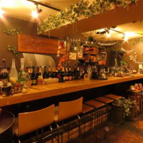 Relaxing counter seats.Feel free to drop in even if you are alone.They stock a wide variety of alcohol from outside Hokkaido, making them the perfect place for those who love sake and shochu.