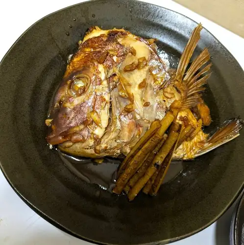 [Impressive appearance and rich flavor] The special sauce simmered slowly over time makes this "sea bream head stew" absolutely delicious.