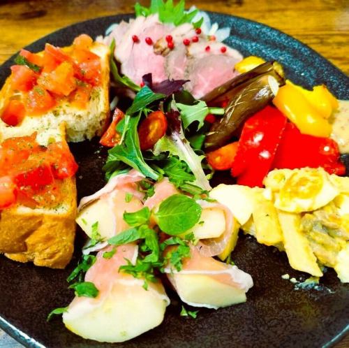 自家製麹で旨味凝縮「本日のアテ盛り合わせ（3種・5種）」 980円～（税込）